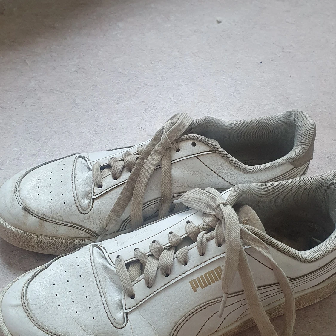 1:par vita puma skor 