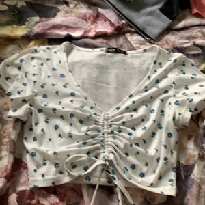 Topp - Jätte fin topp perfekt till sommaren säljer då den är lite för stor💕🍄🌳❤️🥰🌸✨