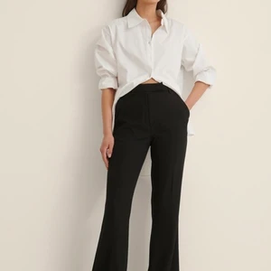 Nya kostymbyxor - Helt nya par kostymbyxor på NA-KD, med lappen kvar på. Endast testade, fraktkostnad 45kr