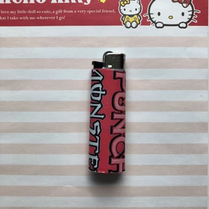 🌸MONSTER TÄNDARE🌸 - Handgjord monster tändare! (Gjord av en BIC tändare,brandsäkert lim, brandsäker tejp, en monsterburk)