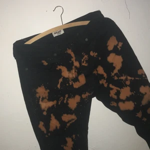 Jeans  - Blekta jeans från Grant i storlek 30/33