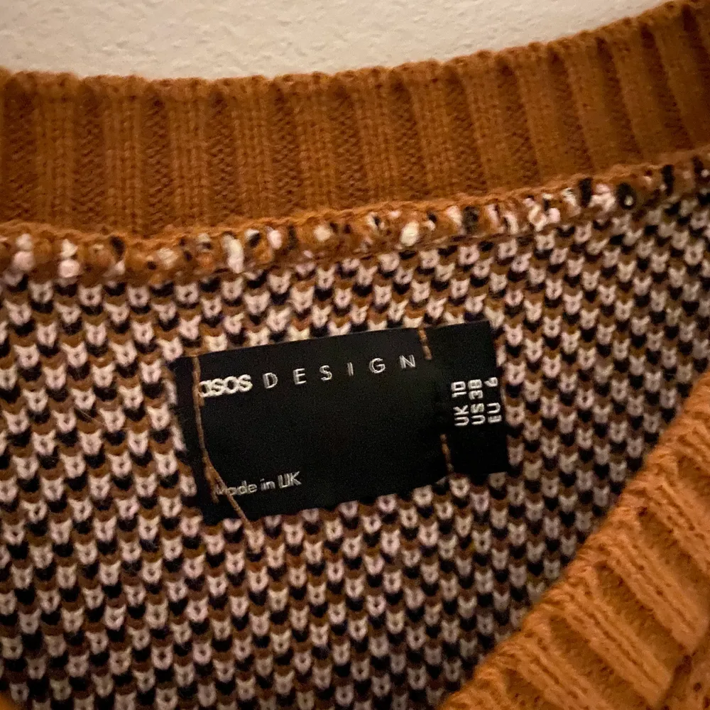 En rutig, ganska tjock sweatervest från Asos design! I bra skick! Kan mötas upp i malmö/lund. Eventuellt frakta:). Tröjor & Koftor.
