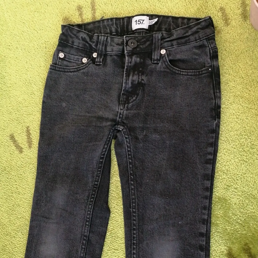 Waist 32 cm. 38 cm hips. 80 cm long . Jeans & Byxor.