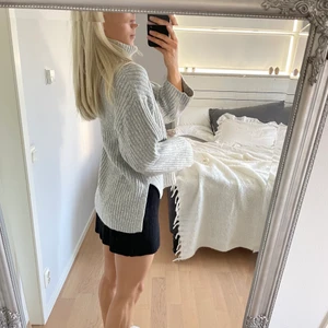 Stickad tröja - Sååå fin stickad tröja som nästan aldrig är använd. Säljer för 200 ink frakt