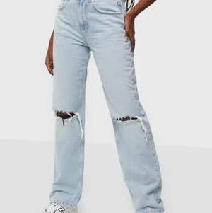 Jeans från Gina Tricot. Köpta förra sommaren. Använda fåtal gånger. Är som nya. Är köpta från deras TALL avdelning.