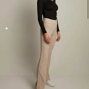 Byxor - Super fina byxor som tyvärr är förlänga för mig och jag är 160cm❤️