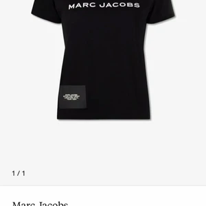 Marc jacobs - Helt ny, prislapp och kvitto finns kvar. Ordinarie priset är 1099kr men priset kan diskuteras. Budet börjar på 800kr 
