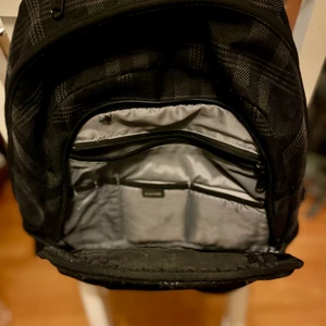 Dakine ryggsäck  - Snygg ryggsäck, datorväska, många fack.                                     Helt oanvänd och ny. 