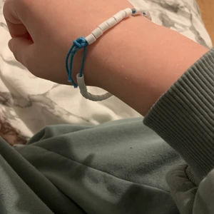 Eget hemmagjort armband - Jättefint armband men lite för stort för mig då jag vill gärna sälja