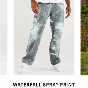 Jaded london ”waterfall” W30 - Säljer dessa jeans från Jaded London. Jättebra skick, använda kanske 3-5 ggr. Bara att skriva om du har nån fråga!