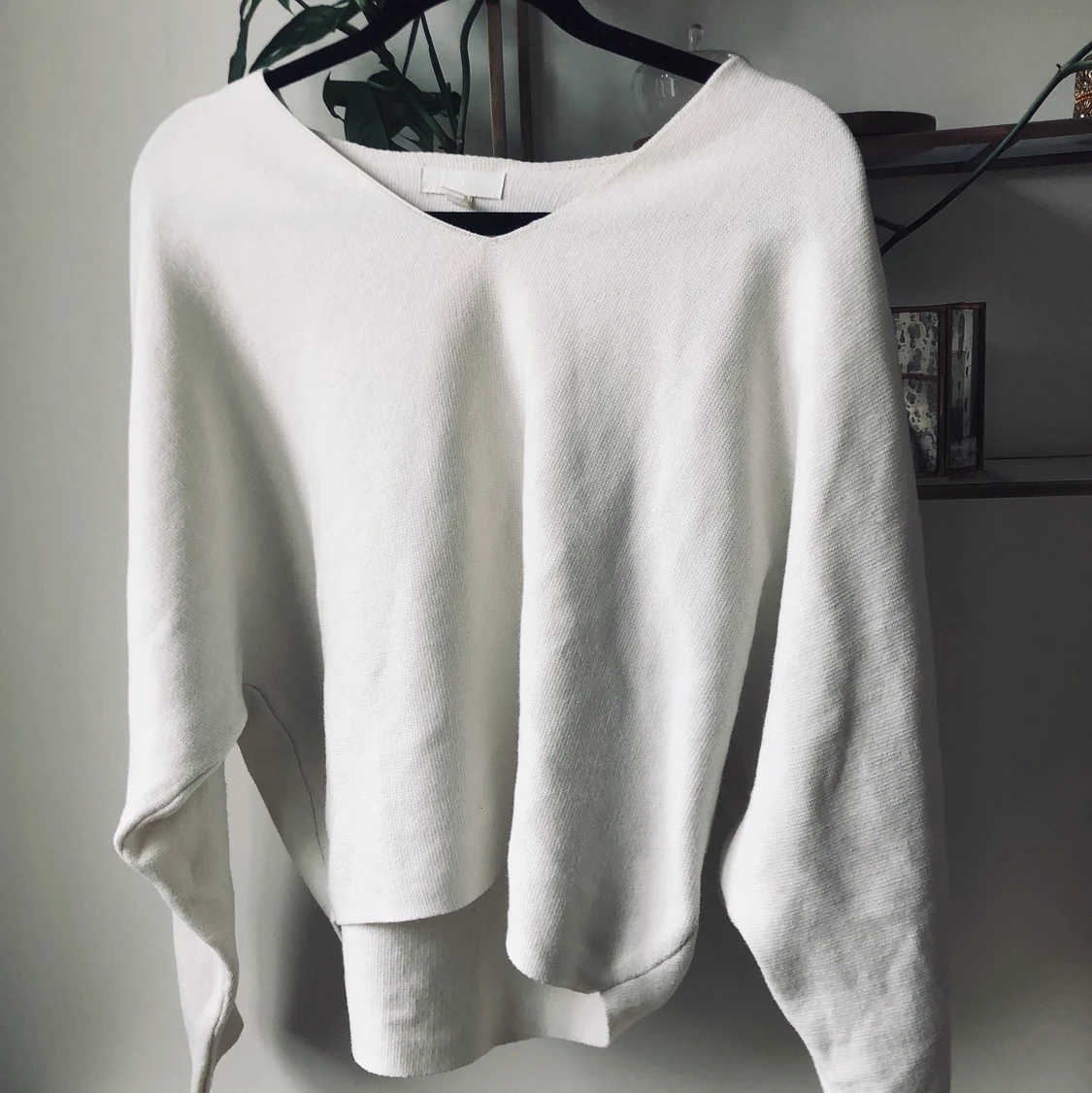 Vit v-ringad tröja - 90