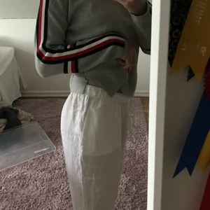 Tommyhilfiger tröja  - Skitsnygg tröja som tyvärr aldrig kommer till användning, använda ca 3 gånger. Nypris 500