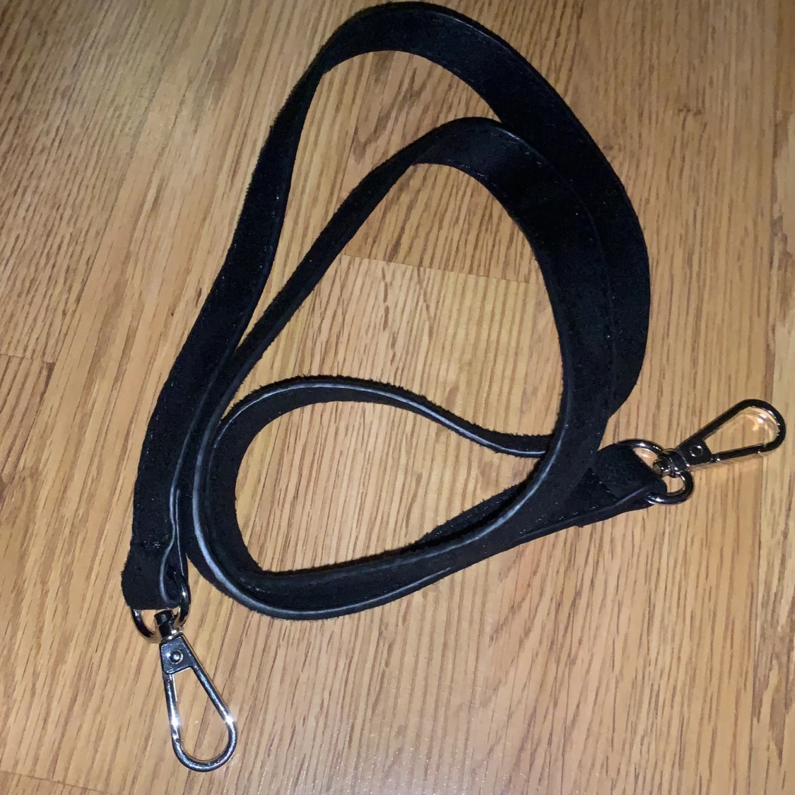 svart väska från ginatricot - 91