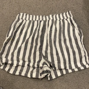 fina shorts - ej till användning fast jätte fina shorts . 20 kroner