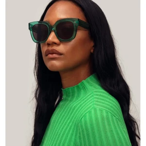 Chimi solglasögon  - Säljer dessa slutsålda chimisarna, modell 008, färgen aqua, med svart/ mörk lins. De är i perfekt skick (inga repor eller liknande) då jag haft dem ganska länge men inte använt dem supermycket. De är i välldigt bra kvalitet! Skriv privat om du är intresserad💕