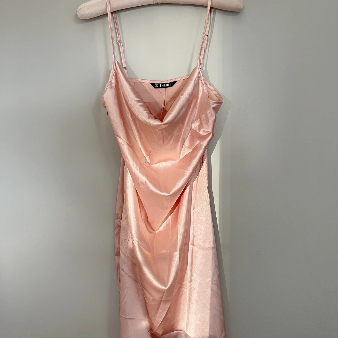 Rosa sidenklänning 