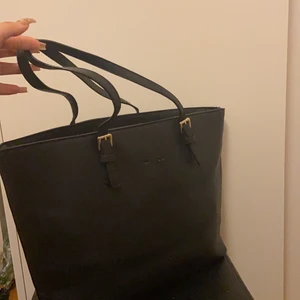 Väska  - Knappt använd! 