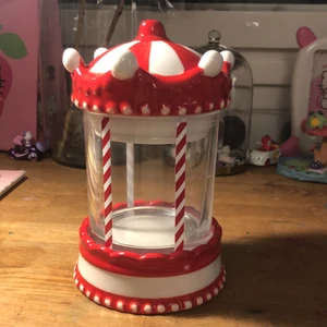 Burk/förvaringsglas - En rolig/fin burk i glas och porslin❤️ du kan ha kakor och godis i om du vill hej då🥰❤️