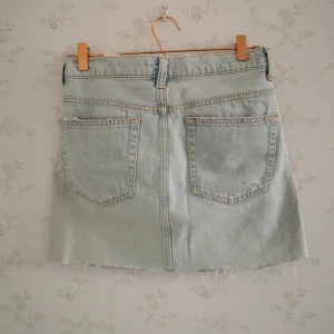 Jeanskjol BIKBOK - En jätte fin sommar kjol från bikbok som tyvärr blivit för liten. Storlek S