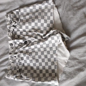 Korta Sommer byxor - Nästan ny köpte den för 400kr säljer den för 150kr+frakt