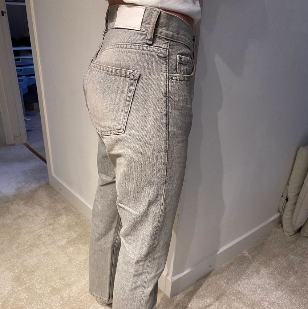 Ett par gråa slim jeans från mango. Storlek 34 - passar en S. Stryker dem innan jag fraktar då de var lite för skrynkliga på bilderna!. Jeans & Byxor.
