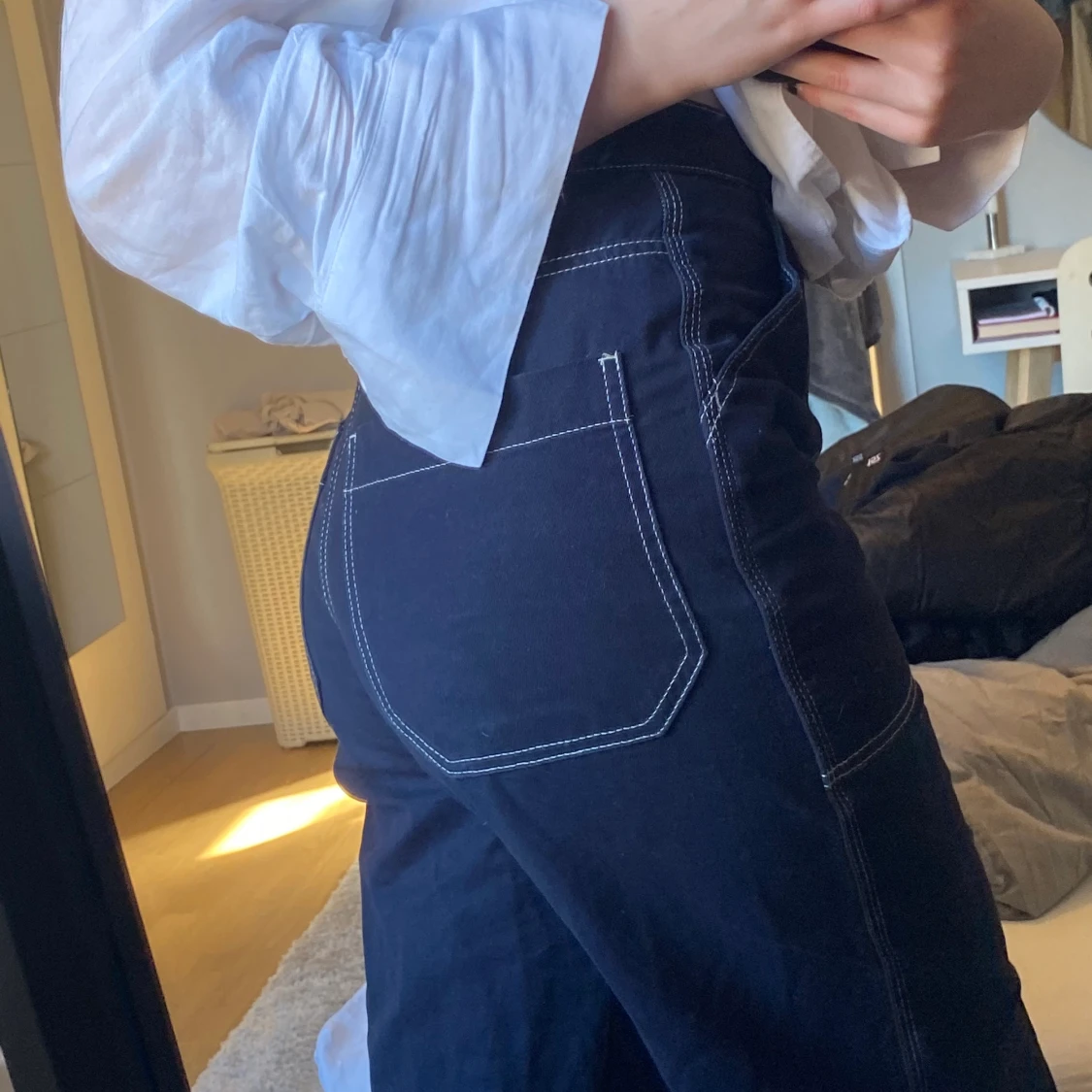 Weekday - mörkblåa vida jeans - 90