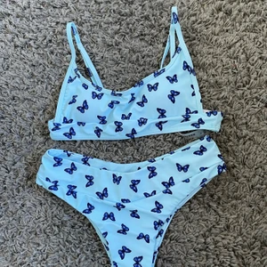 Helt ny Shein bikini - Säljer helt ny super snygg Shein bikini i strl S pågrund av fel storlek. Endast uttagen för att kolla på den kommer i förpackningen fick hem den i veckan. 100+ frakt❤️ vid många intressen startar budgivning.