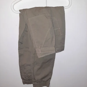 Byxor - Kom privat vid mer bilder rpå dem. Ljust grå/gröna.