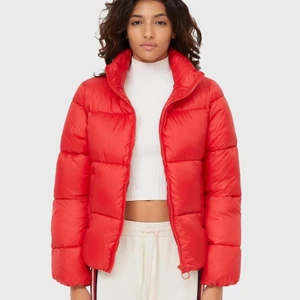 Puffer jacka - Puffer jacka från Stradivarius, storlek 36. Använd 1 gång, som ny☺️