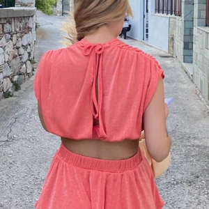 Crop top - Crop top med fin öppning i ryggen. Använd sparsamt. 💖