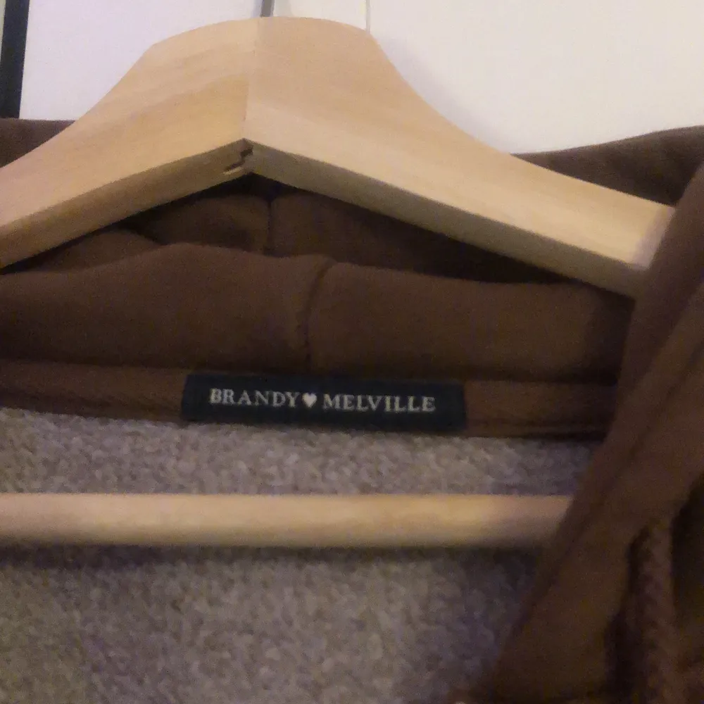 Brun oversize brandy Melville hoodie, har knappt använt (den är lite tung) . Tröjor & Koftor.