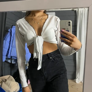 Vit festtopp  - Säljer denna superfina topp! Aldrig använd❤️