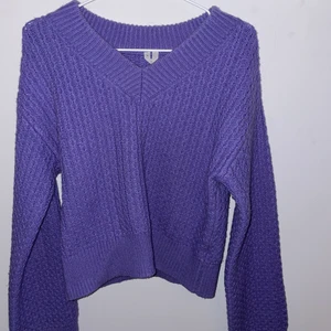 Stickad tröja S - Lila ullstickad tröja från arket. Riktigt schysst färg. Använd 1-3 gånger.