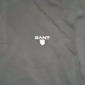 GANT långärmad piké - En långärmad piké av GANT. Storlek M.