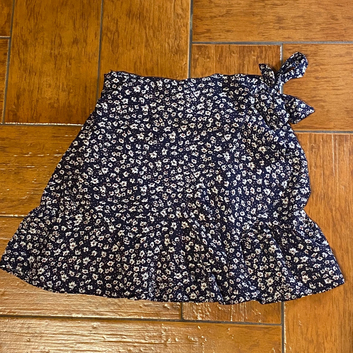 BLÅ kjol med volang  - 90