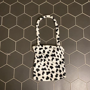 Ko väska  - Säljer denna ko väska då den it är min stil 🛍