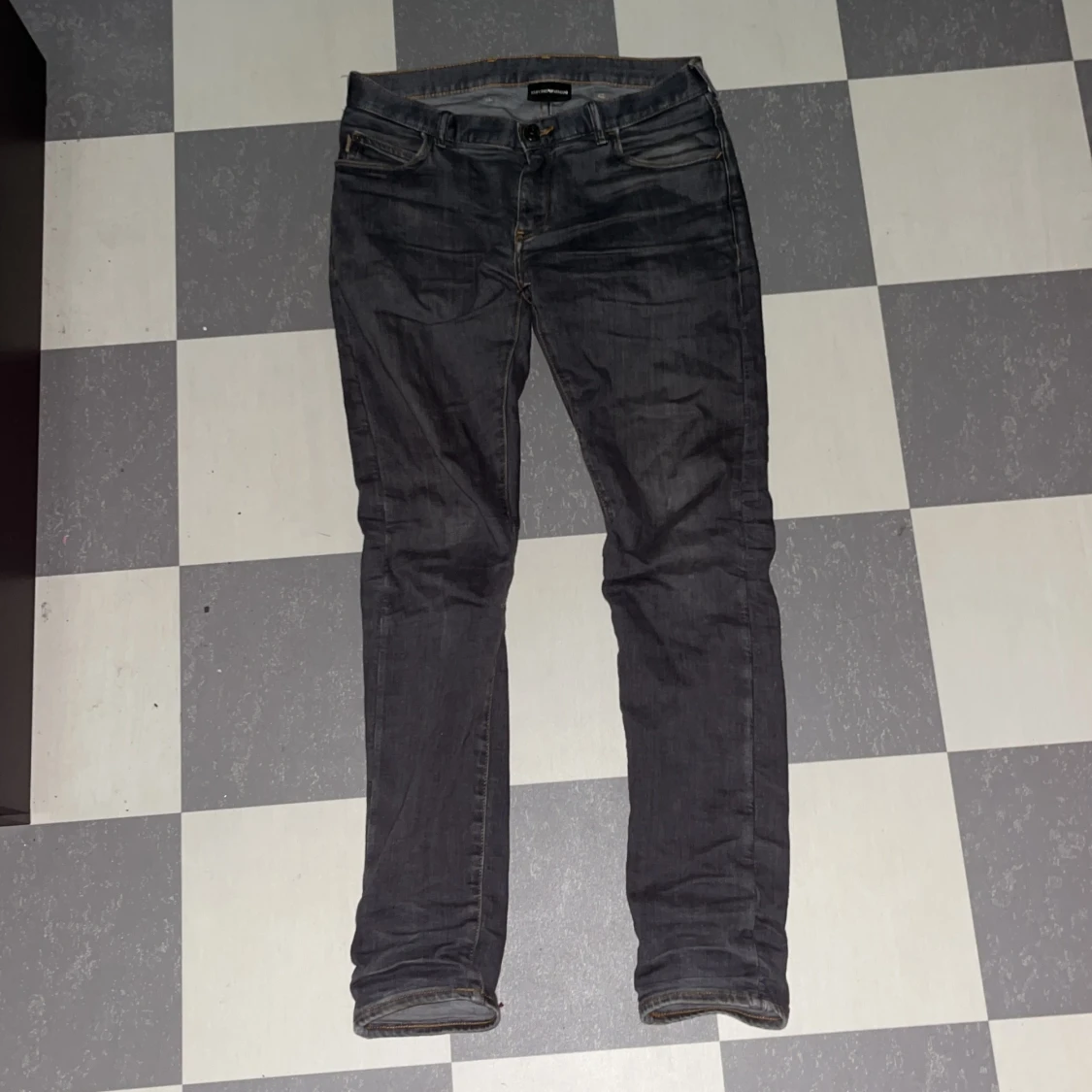 Gråa EA7 Armani jeans storlek 29
