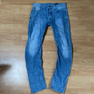 G-star jeans W30 L32 - Ljusblå jeans från g-star.