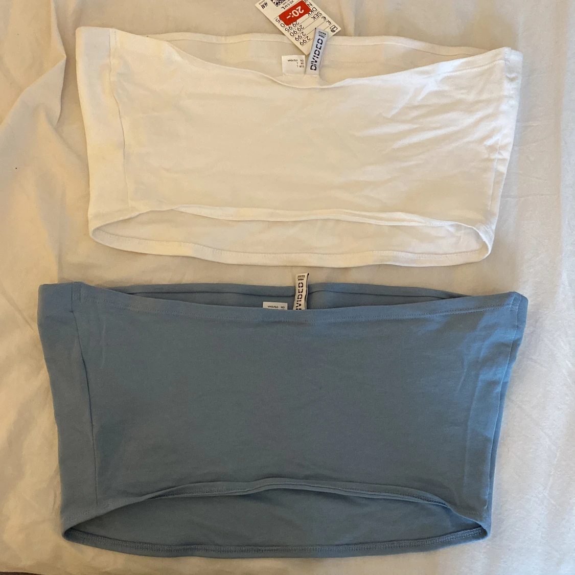 H&M vit och ljus blå kort tubtopp (L)  - 90