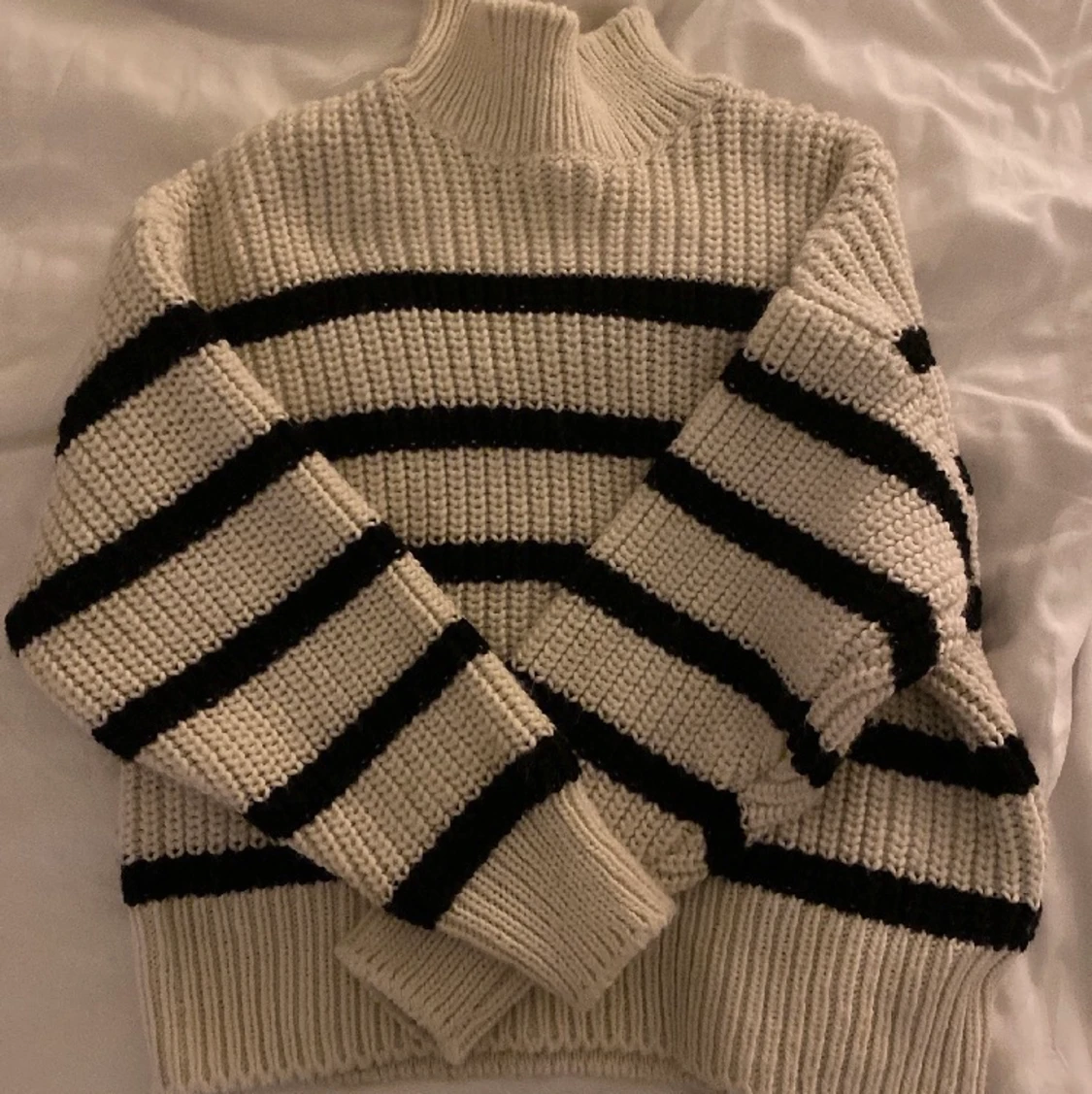 Randig stickad troja