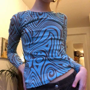 Mönstrad tröja - Superfin tröja i meshtyg! Va osäker på om jag ville sälja för gillar denna så mycket, men används så sällan:( lägg gärna ett bud 💕💕