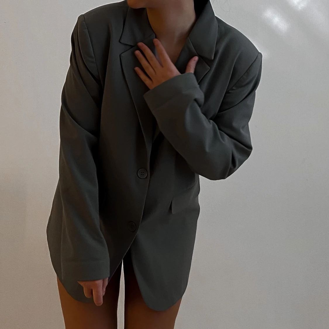 Oversized blazer i färgen khaki från lxa
