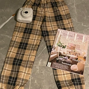 Brun pyjamasbyxor🤎 - Pyjamasbyxor som är ganska små i storleken. Köpare står alltid för frakt!🤎
