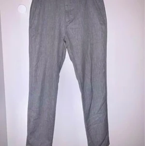Kostymbyxor Zara - Gråa kostymbyxor köpta från Zara för 600kr säljs för 300kr. Strl: 38