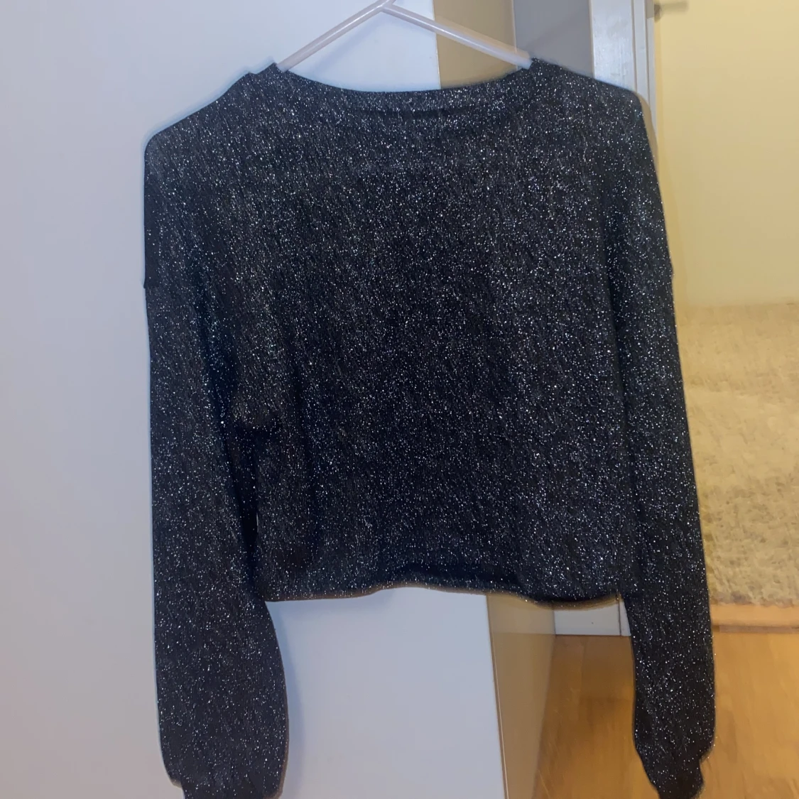 Glittrig tröja