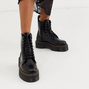 Dr martens  - Säljer mina dr martens i modellen jadon platform då de inte kommer till användning, nästintill aldrig använda så i väldigt bra skick😇 (skriv privat för fler bilder) kartong finns kvar.