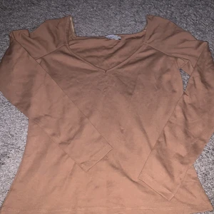 Tröja  - En fin vringad tröja som aldrig har används 