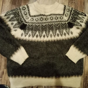 Sweater - Woolen Sweater, vintage wool sweater in great conditions