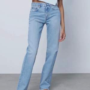 Säljer dessa zara jeans då de är förstora för mig, köpa här på Plick för typ ett halv är sedan.