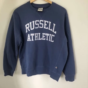 Hoodie - Ljusblå russell athletic hoodie i storlek S